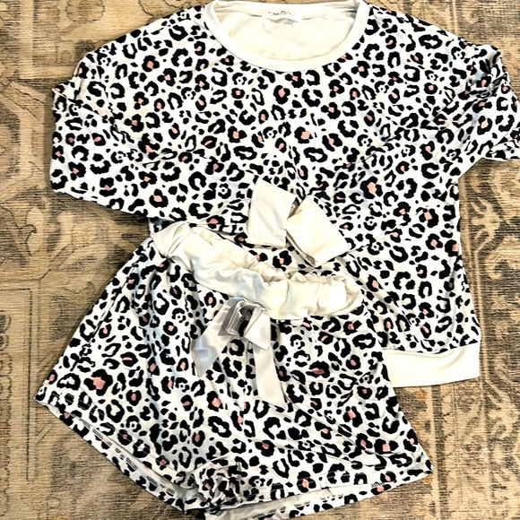 Leopard Lounge Set - Picture 1 of 3